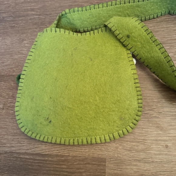 Pure Wool Needle Felted Children Garden Finger Puppet Handbag
Bee Ladybug Daisy - Picture 5 of 5